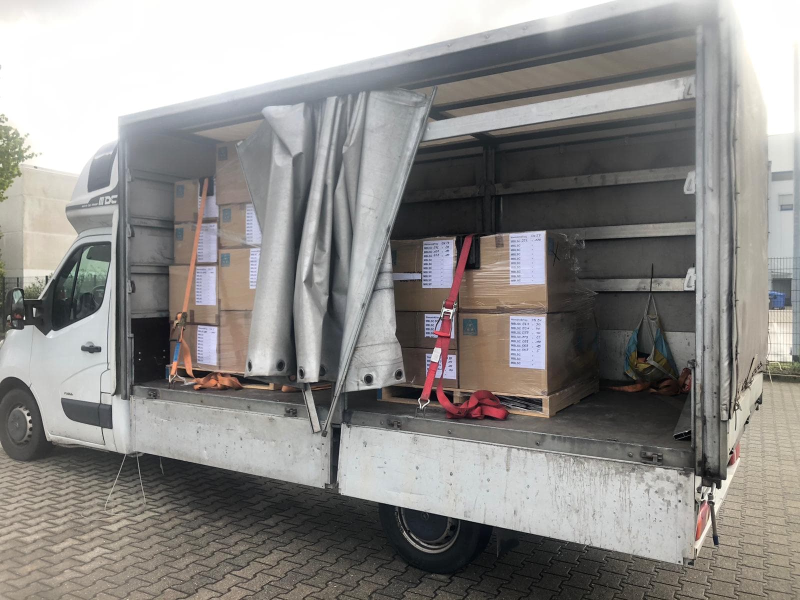 Transportservice mit Umzugskartons